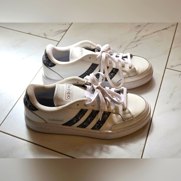 adidas Shoes - Adidas- Snake Print - Cloudfoam Comfort-  Size 8
